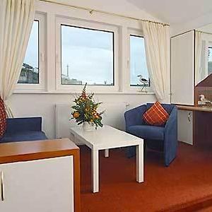 Zimmer mit Kingsize-Bett